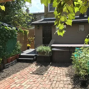 Love-nest With Private Hot Tub , Toronto Canada