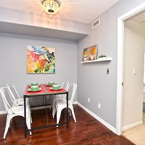 Downtown Condo, Free Parking & Amenities , Toronto Canada