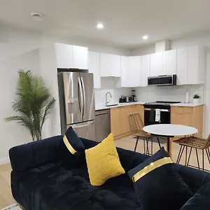 Brand New Deluxe 2 Bedroom With Ac & Den , Calgary Canada