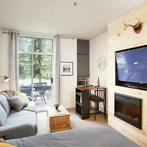 Impeccable Glacier W Pool+hot Tub , Whistler Canada